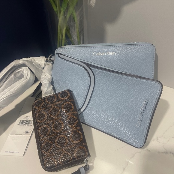 NWT Calvin Klein 3 in 1 Crossbody - Picture 3 of 7